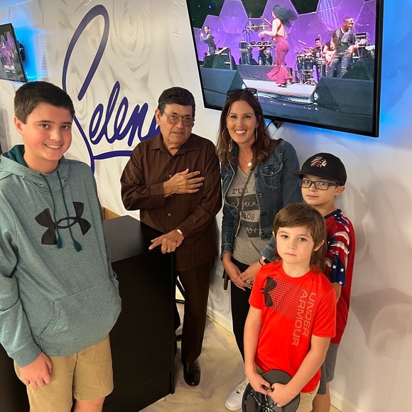 Meet your Posher, Stephanie - Picture 8 of 12